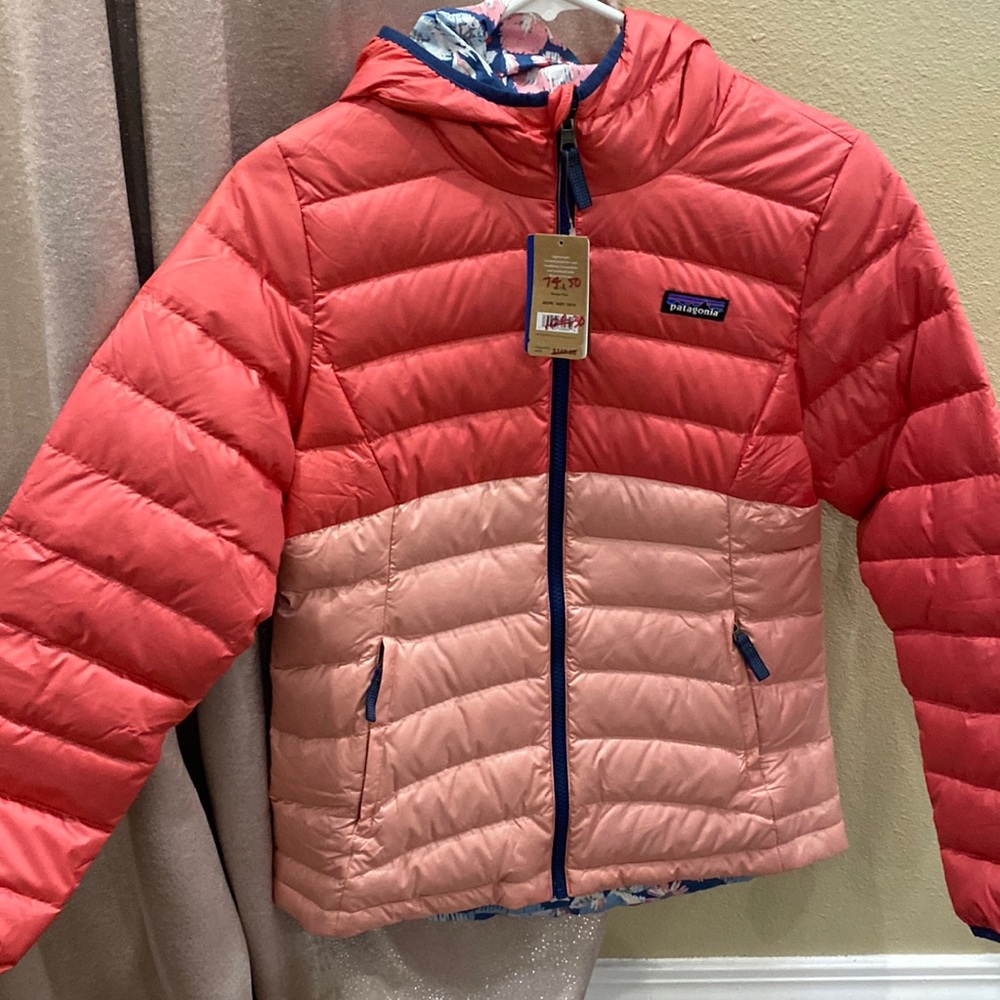 New with tags. Girls Patagonia coat. Size XL or 14. Reversible.